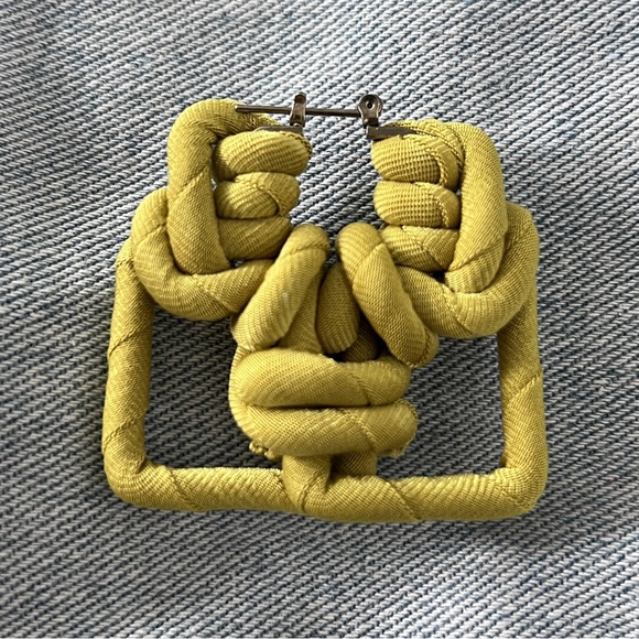 Chartreuse abstract earrings - Picture 4 of 5